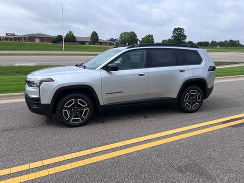 New 2026 Jeep Cherokee Laredo AWD/4WD image 9