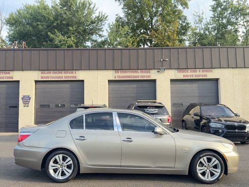 Used 2010 BMW 528i xDrive Sedan AWD/4WD image 7
