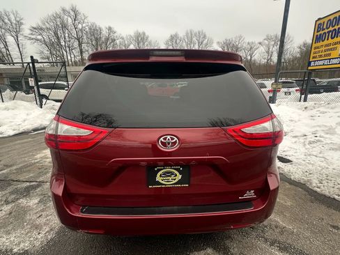 Used 2016 Toyota Sienna LE image 5
