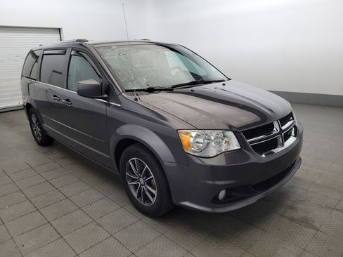 Used 2017 Dodge Grand Caravan SXT FWD image 13