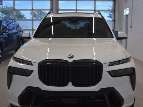 Used 2024 BMW X7 xDrive40i w/ M Sport Package AWD/4WD image 3