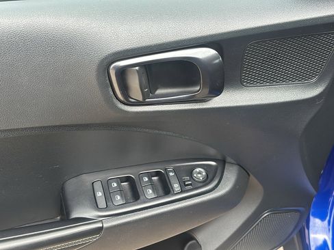 Used 2024 Hyundai Venue Limited image 26