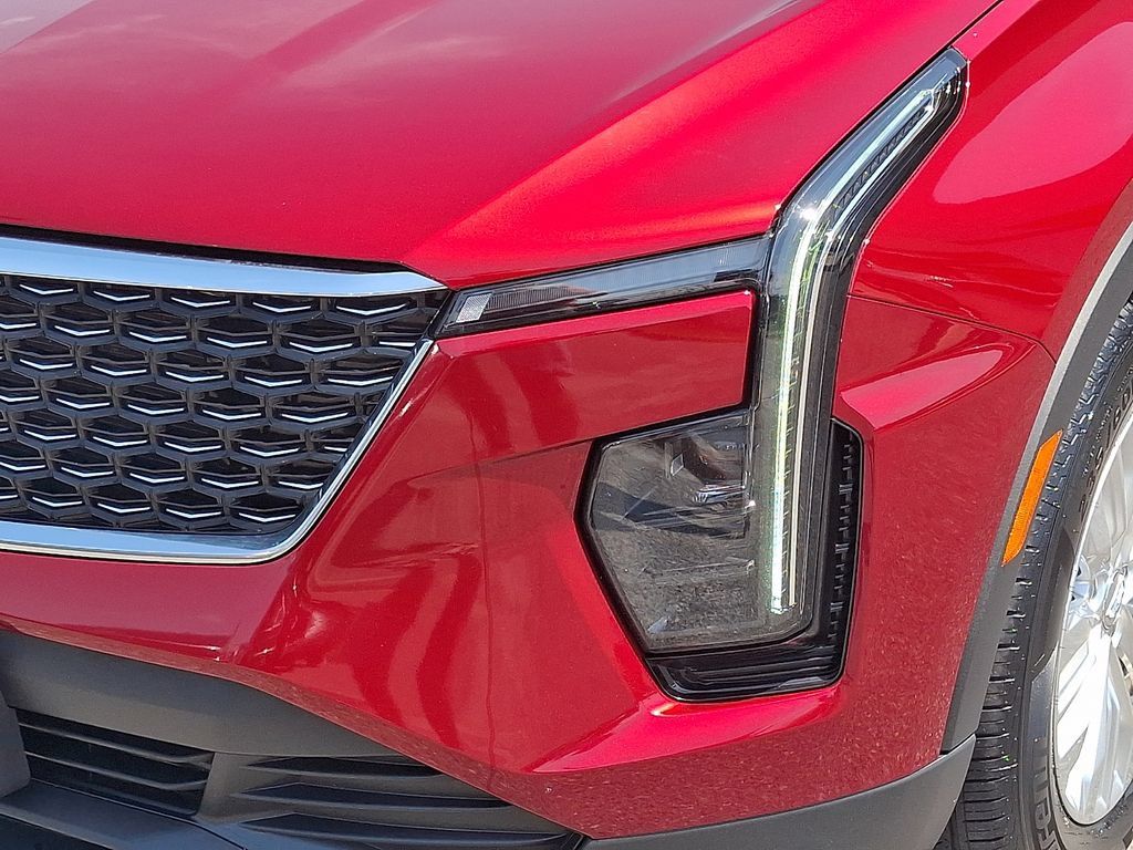 Used 2024 Cadillac XT4 Luxury w/ Cold Weather Package AWD/4WD image 9