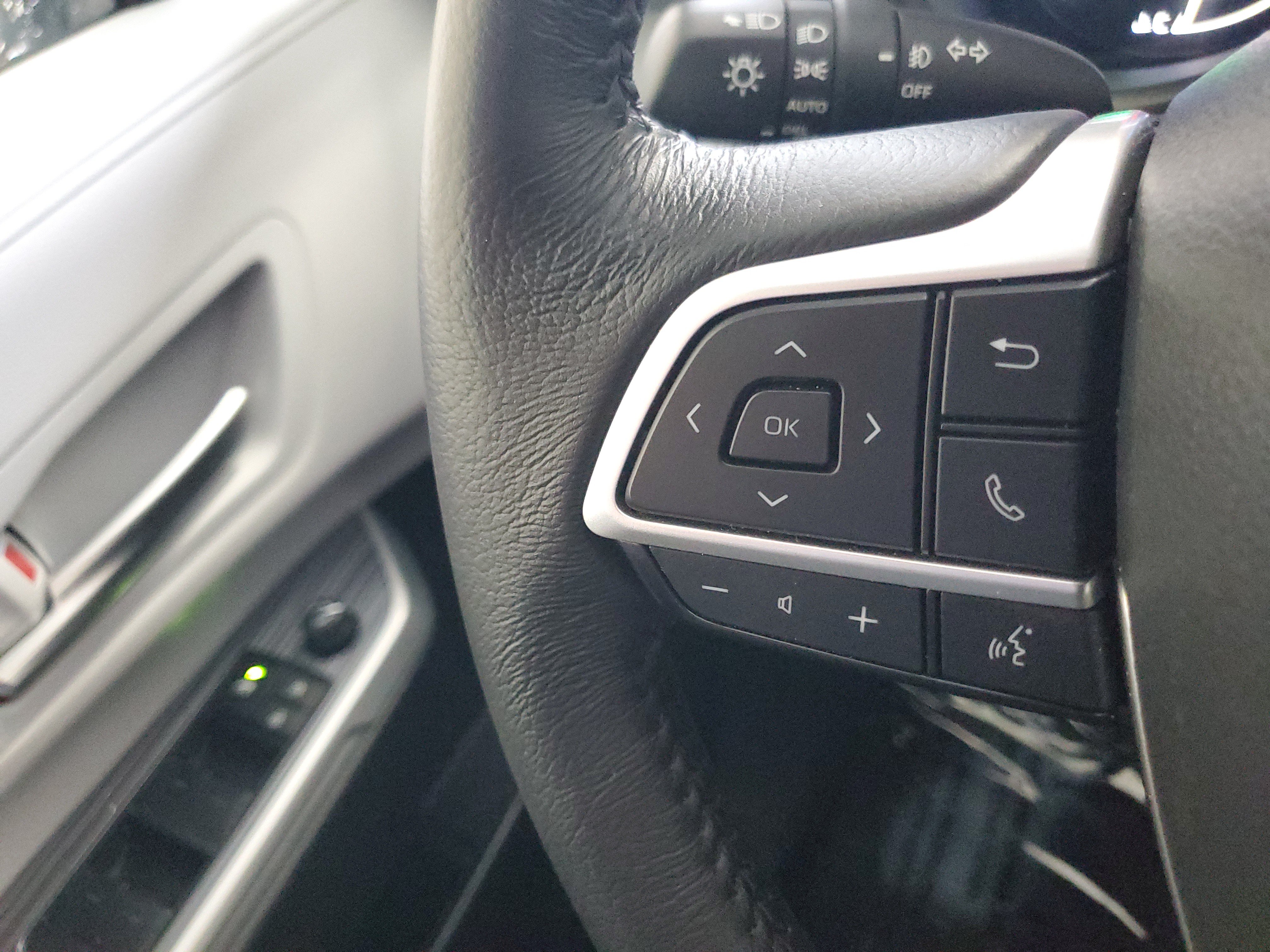 Certified 2025 Toyota Sienna XLE FWD image 27