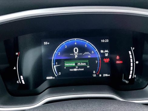 Used 2025 Toyota Corolla Cross XLE image 25