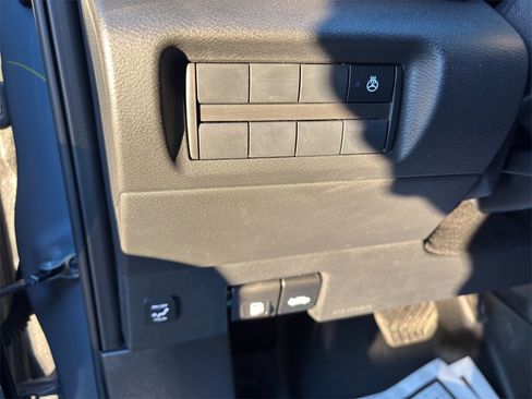 Used 2023 Nissan Kicks SR w/ SR Premium Package image 14