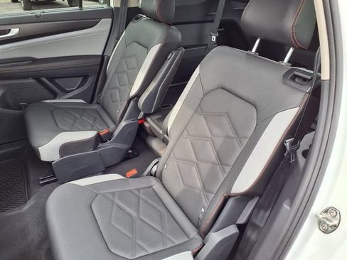 Used 2025 Volkswagen Atlas Peak Edition SE AWD/4WD image 75
