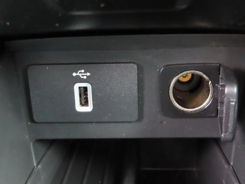 Used 2018 Ford Explorer XLT w/ Equipment Group 201A AWD/4WD image 6
