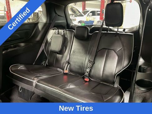 Used 2025 Chrysler Pacifica Limited FWD image 24