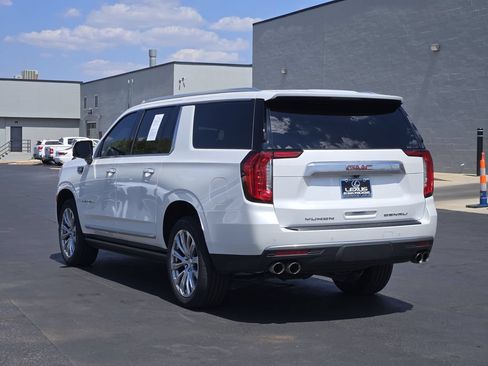 Used 2024 GMC Yukon XL Denali AWD/4WD image 5