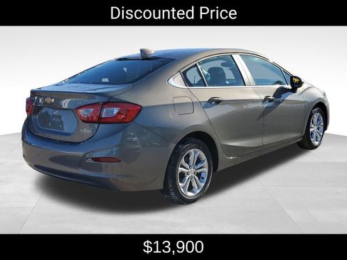 Used 2019 Chevrolet Cruze LT image 3