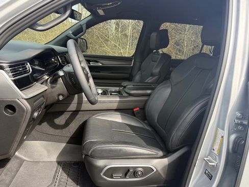 Used 2023 Jeep Wagoneer Series II image 11