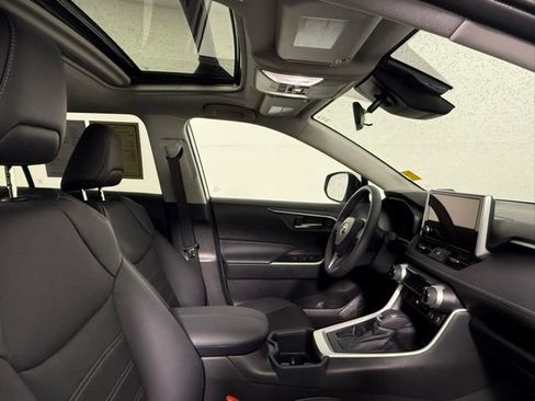 Used 2025 Toyota RAV4 XLE Premium image 51