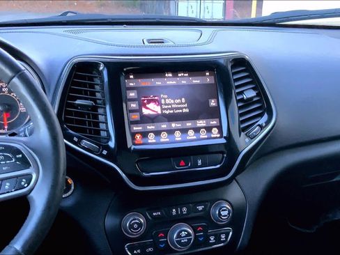 Used 2022 Jeep Cherokee Limited w/ Mopar Interior Package image 6