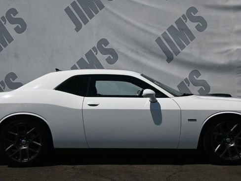Used 2016 Dodge Challenger R/T image 4