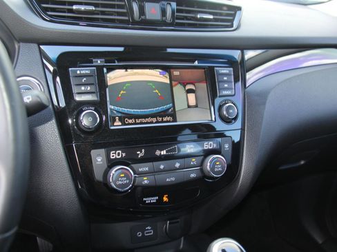 Used 2022 Nissan Rogue Sport SV w/ Technology Package image 18