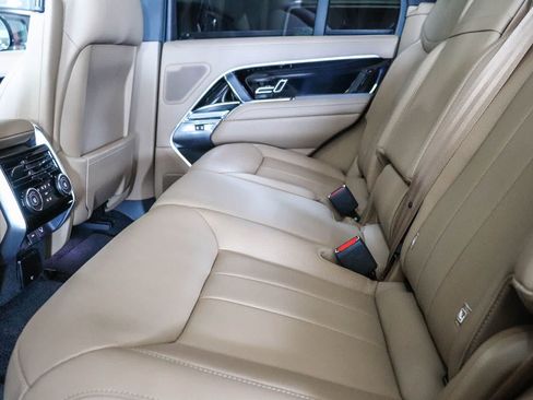Used 2025 Land Rover Range Rover SE AWD/4WD image 19