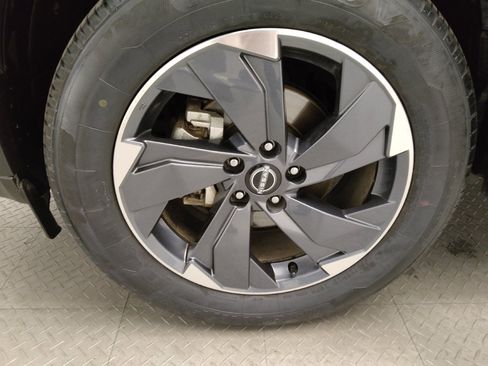 Used 2024 Nissan Rogue SV image 31