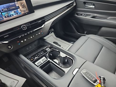 Used 2025 Nissan Murano SV image 28