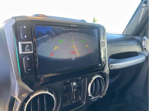 Used 2016 Jeep Wrangler Unlimited Rubicon w/ Connectivity Group AWD/4WD image 29