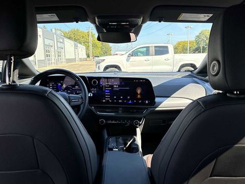 Certified 2024 Chevrolet Equinox EV RS image 19