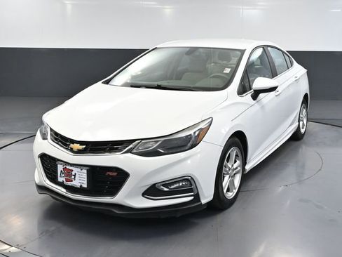 Used 2017 Chevrolet Cruze LT w/ Convenience Package image 12