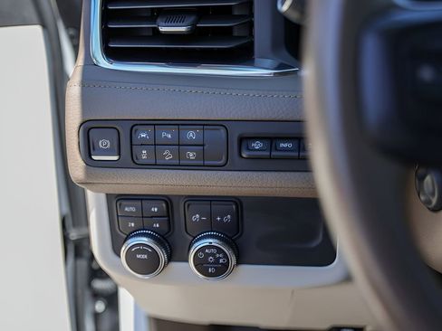 Used 2023 GMC Yukon Denali AWD/4WD image 18
