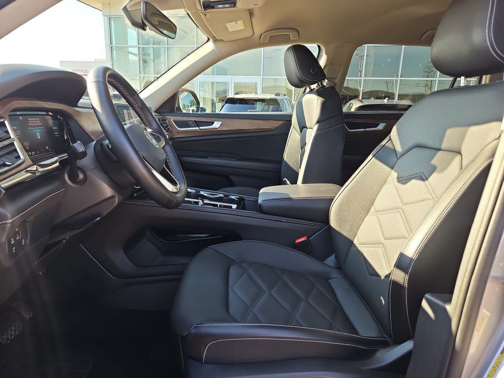 Used 2025 Volkswagen Atlas SE AWD/4WD image 19