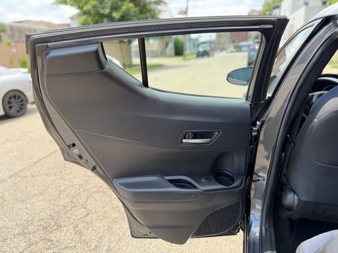 Used 2020 Toyota C-HR XLE FWD image 15