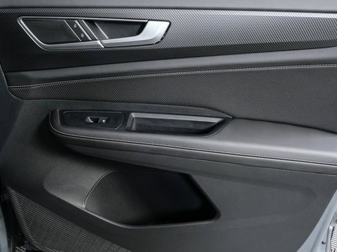 Certified 2025 Volkswagen Atlas Cross Sport SEL image 23