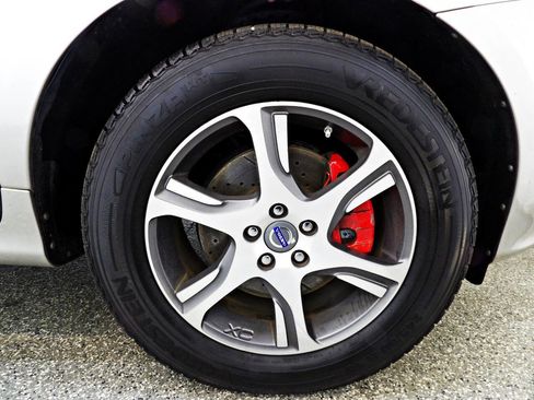 Used 2015 Volvo XC60 T6 Platinum image 22