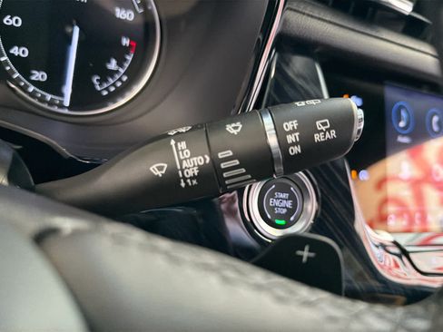 Used 2025 Cadillac XT6 Premium Luxury image 44