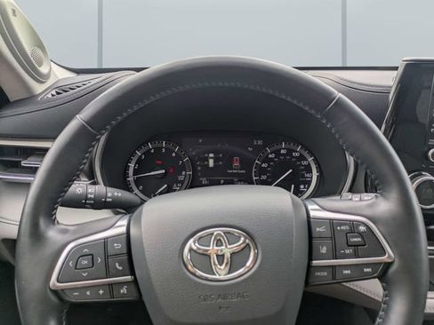 Used 2020 Toyota Highlander Limited FWD image 31