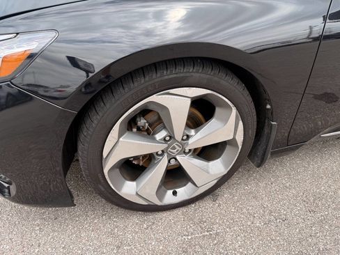 Used 2018 Honda Accord Touring image 16
