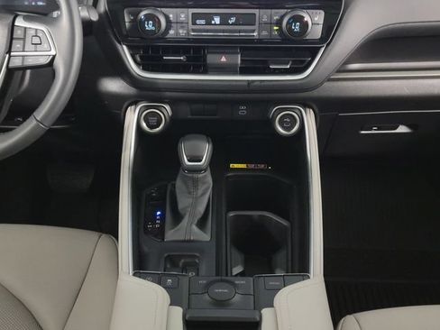 Used 2025 Toyota Grand Highlander FWD image 26