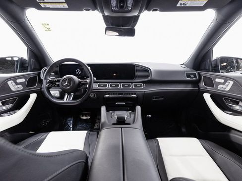 Certified 2025 Mercedes-Benz GLE 450e 4MATIC w/ AMG Line Interior image 26