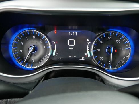 Used 2025 Chrysler Pacifica Limited FWD image 21