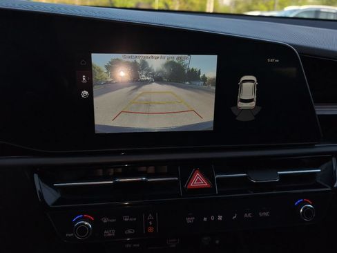Used 2023 Kia Niro EX FWD image 19