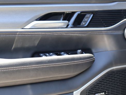 New 2025 Jeep Wagoneer L Series II w/ Premium Group I image 23