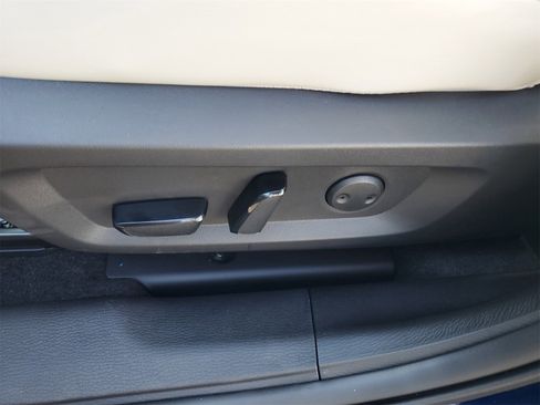 New 2025 Mitsubishi Outlander SE image 7