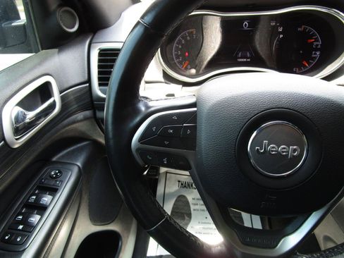 Used 2020 Jeep Grand Cherokee Altitude AWD/4WD image 13