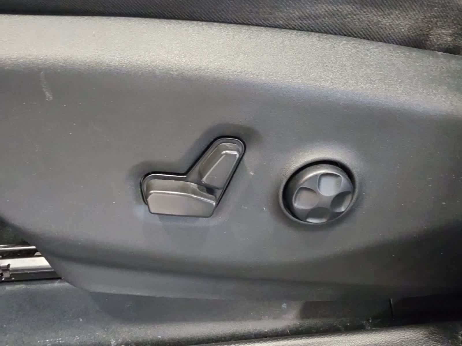 Used 2021 Chrysler Pacifica Limited AWD/4WD image 19