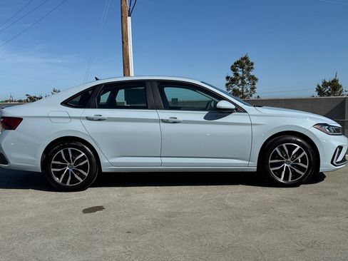 New 2025 Volkswagen Jetta SE image 3