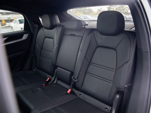 Certified 2024 Porsche Cayenne Coupe image 20