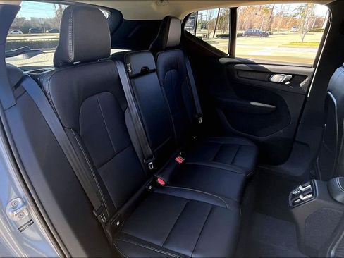 Used 2026 Volvo XC40 B4 Core FWD image 16