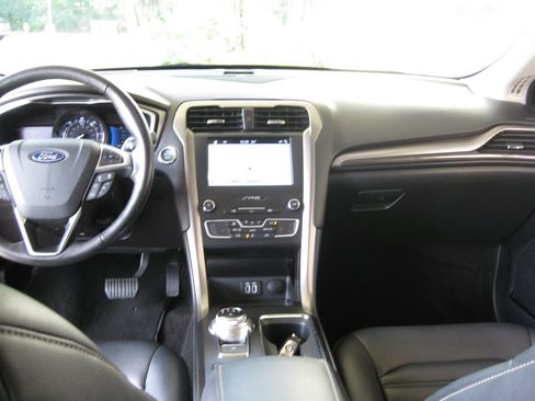 Used 2019 Ford Fusion SEL FWD image 30