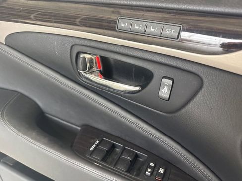 Used 2016 Lexus LS 460 w/ Comfort Package image 13