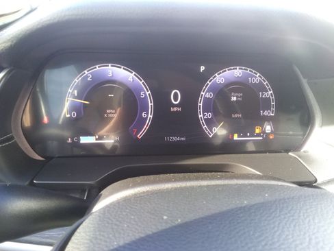 Used 2022 Jeep Grand Cherokee Limited w/ Luxury Tech Group II image 16