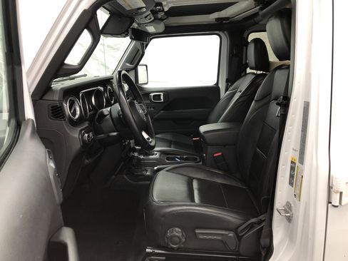 Used 2020 Jeep Wrangler Unlimited Sahara image 12
