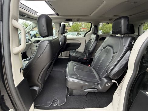 Used 2019 Chrysler Pacifica Limited FWD image 25